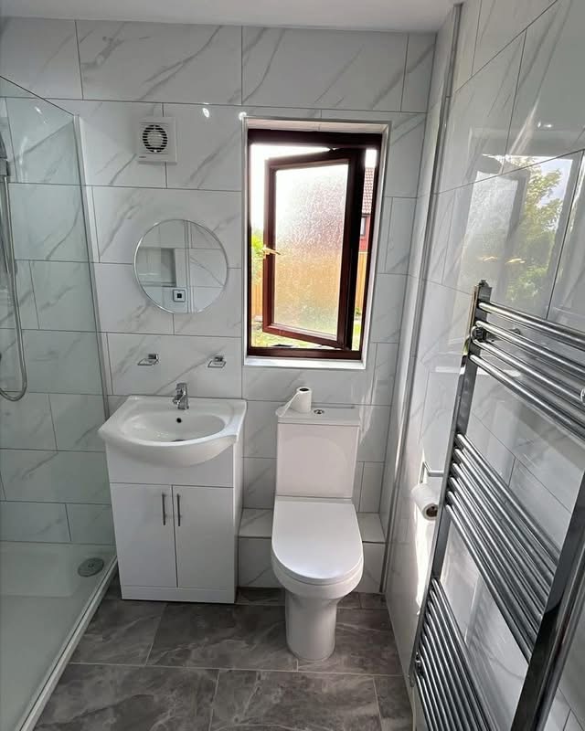 Full Bathroom Suite 2